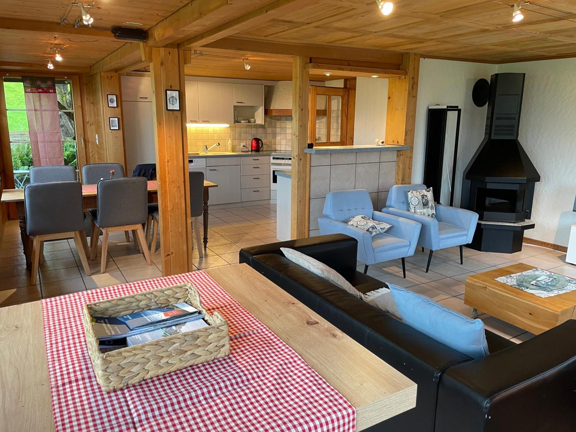 Edelweiss 4 Zi Ferienwohnung In Landhaus Frutigen Exterior photo